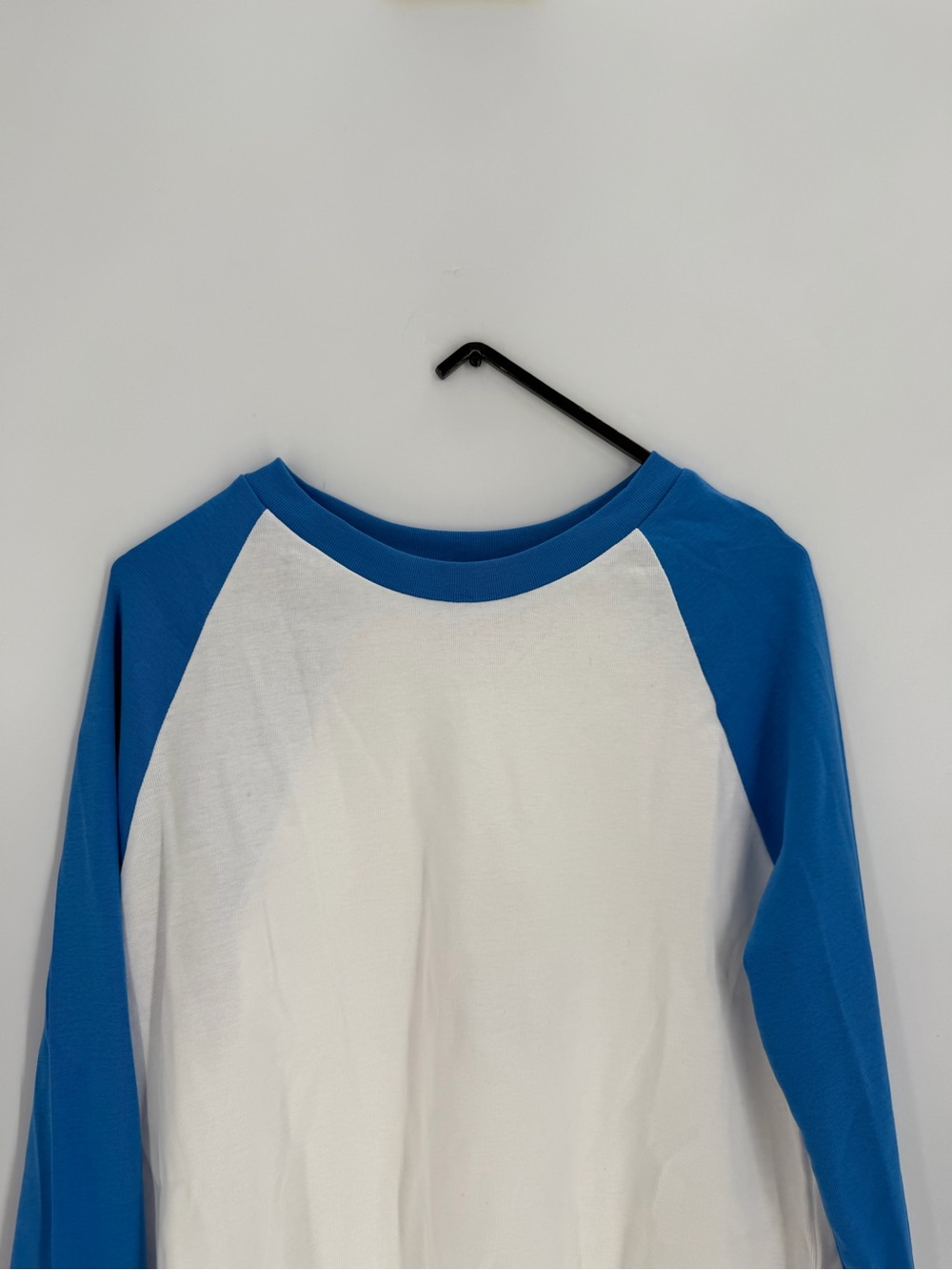 Cos Contrast Raglan Sleeve Crewneck Long Sleeve T-Shirt In White Blue